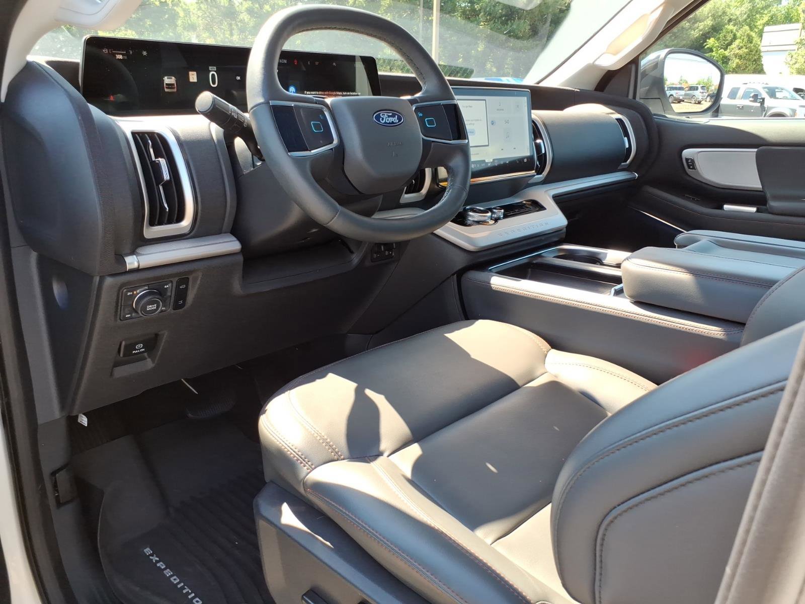 Used 2025 Ford Expedition Active AWD/4WD image 14