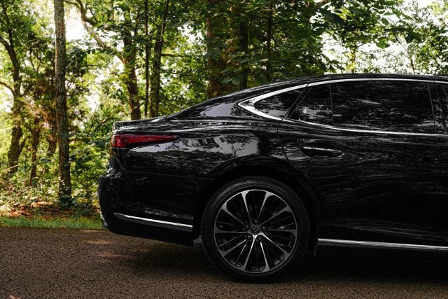 Used 2023 Lexus LS 500h AWD w/ Luxury Package image 5