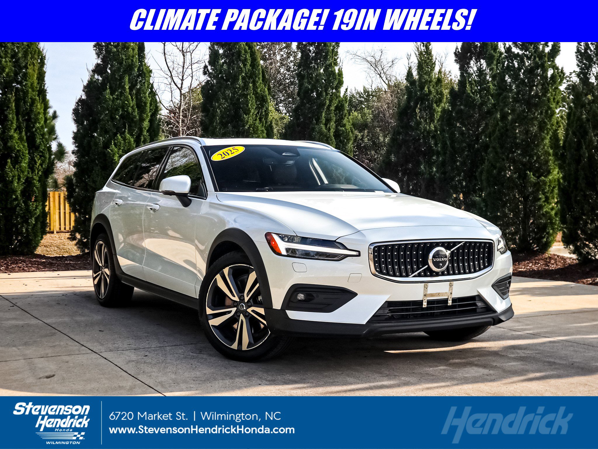 Used 2025 Volvo V60 B5 Cross Country Plus image 1