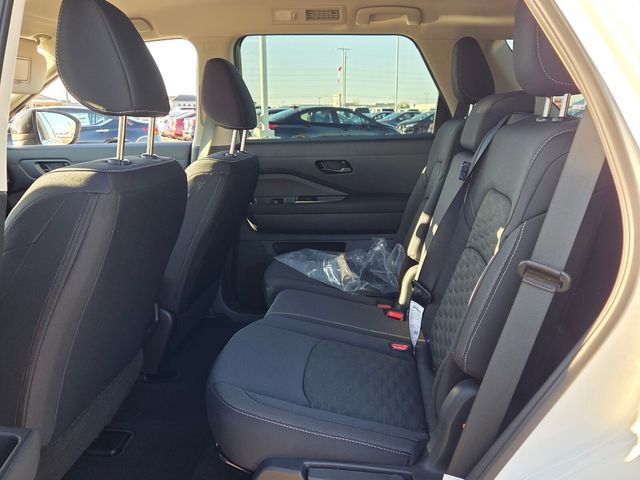 New 2026 Nissan Pathfinder S image 6