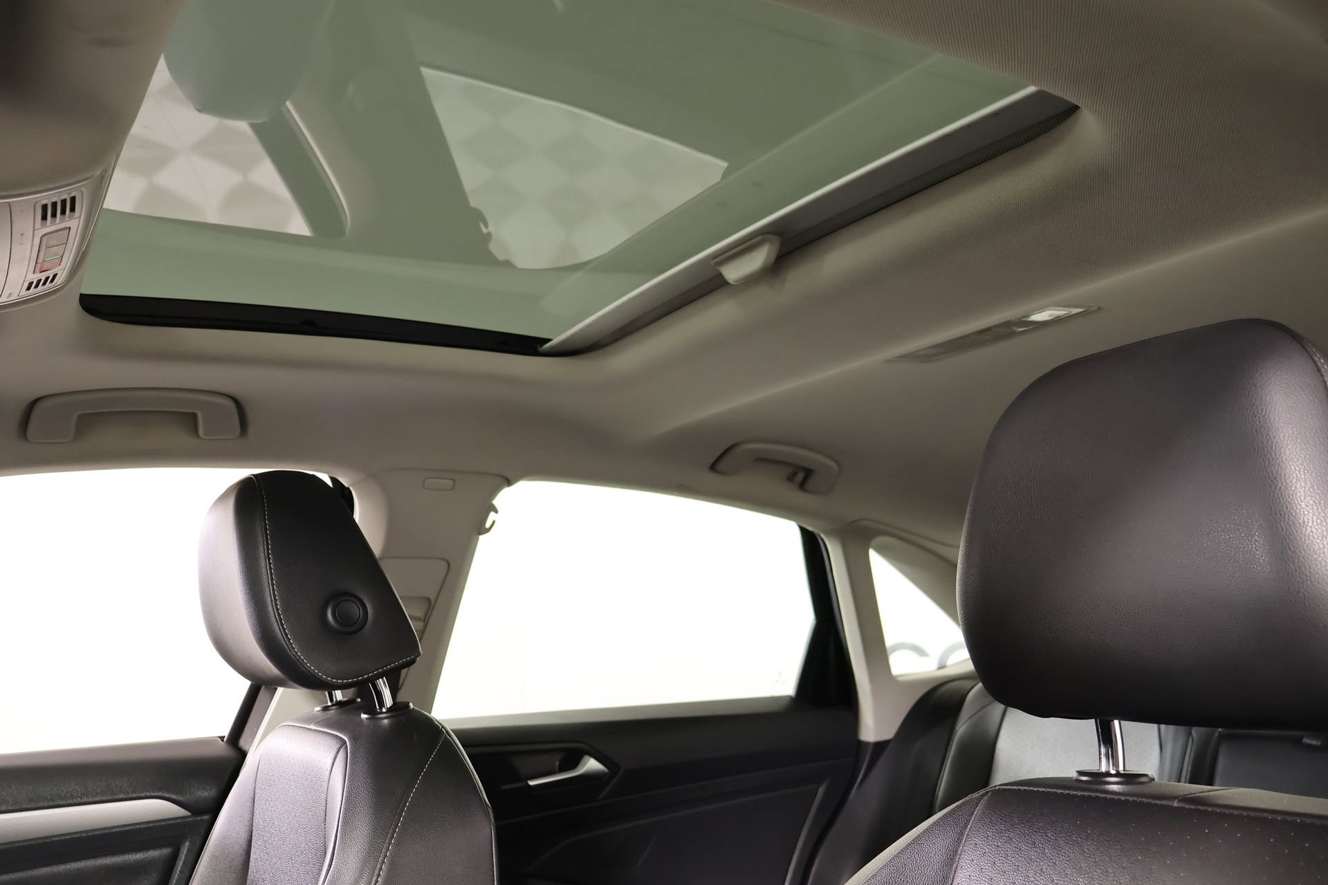 Used 2020 Volkswagen Jetta SE image 15