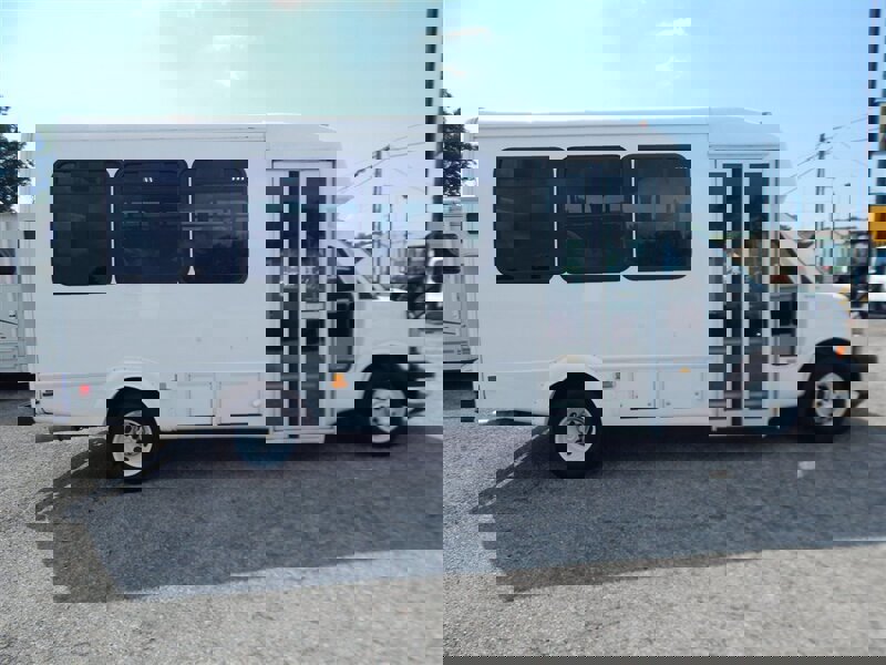 Used 2016 Chevrolet Express 4500 w/ Shuttle Bus Package image 6