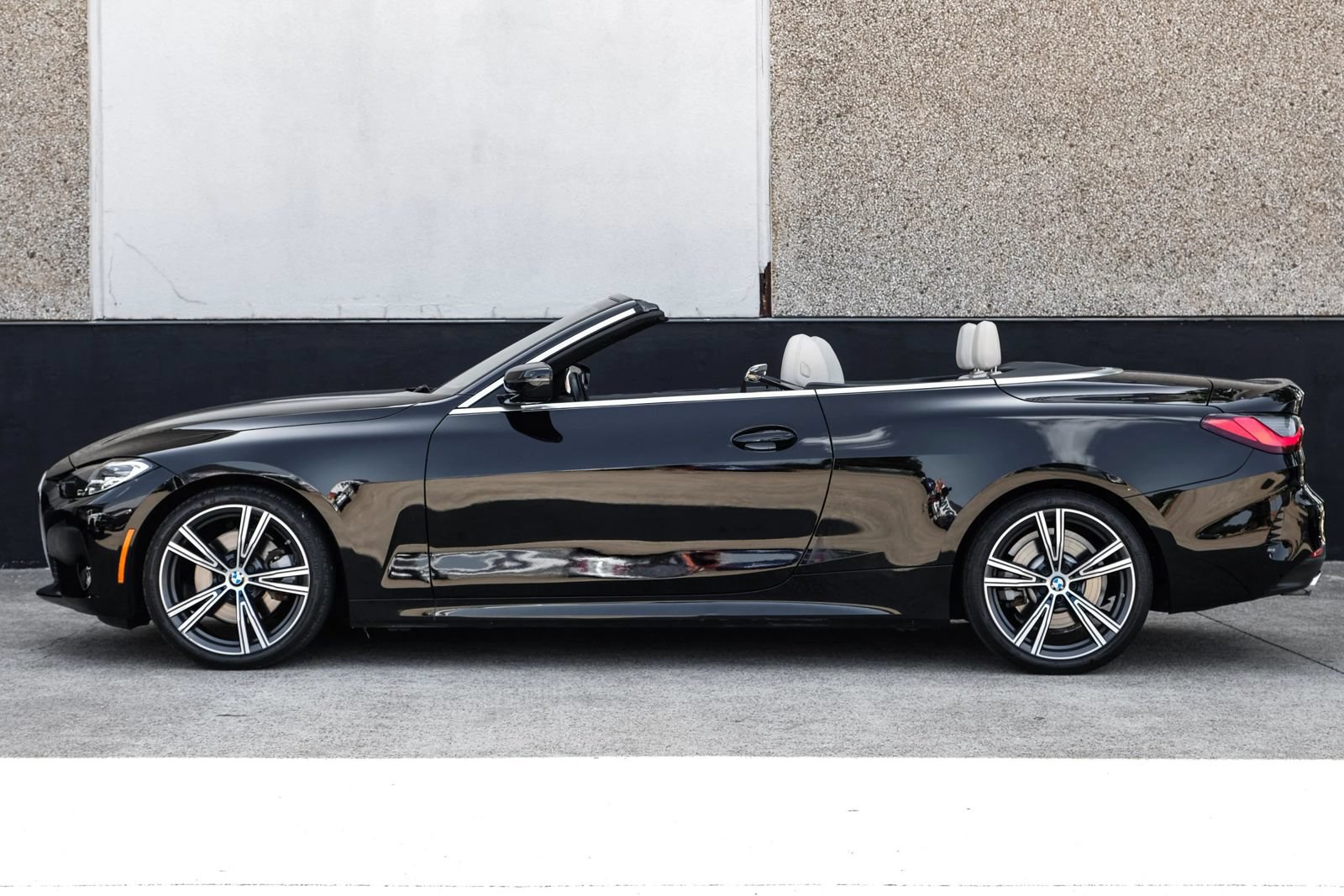 Used 2023 BMW 430i Convertible w/ Premium Package RWD image 16