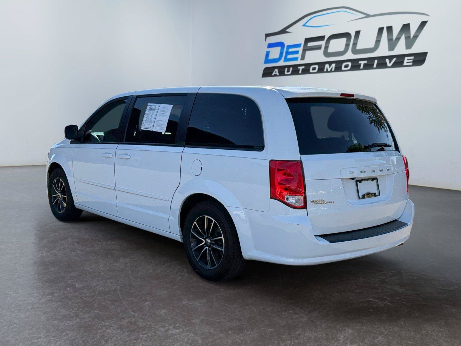 Used 2016 Dodge Grand Caravan SXT FWD image 5