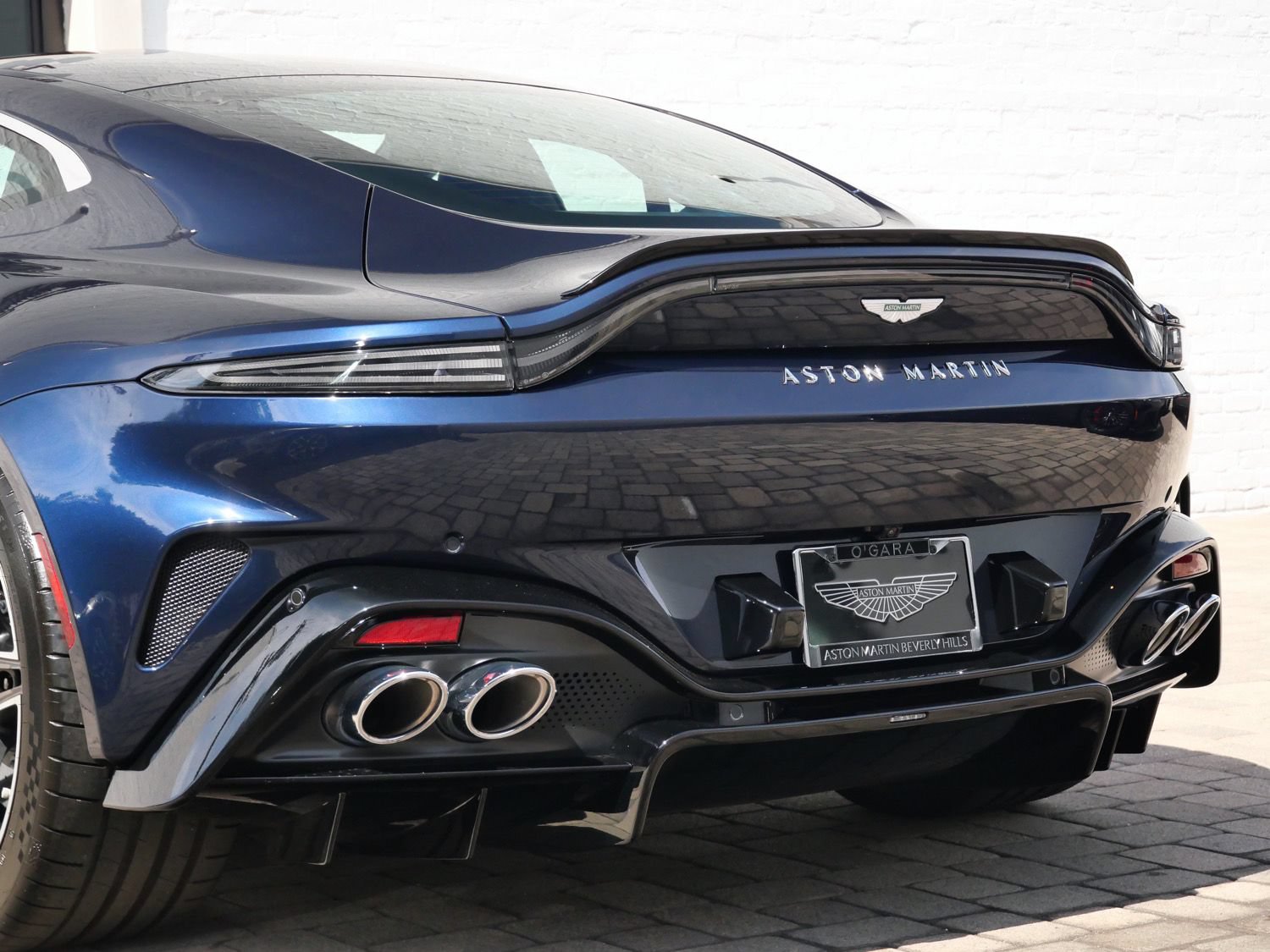 Used 2026 Aston Martin V8 Vantage S RWD image 8