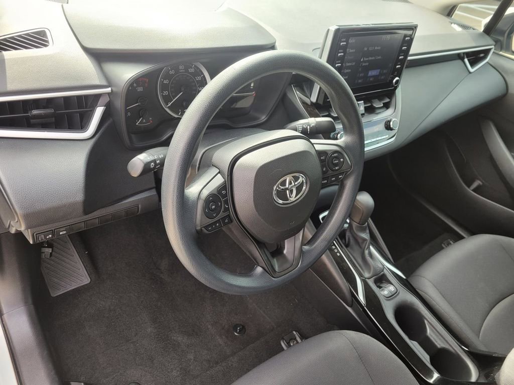 Used 2020 Toyota Corolla LE image 20
