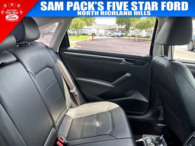 Used 2018 Volkswagen Passat 2.0T SE FWD image 16
