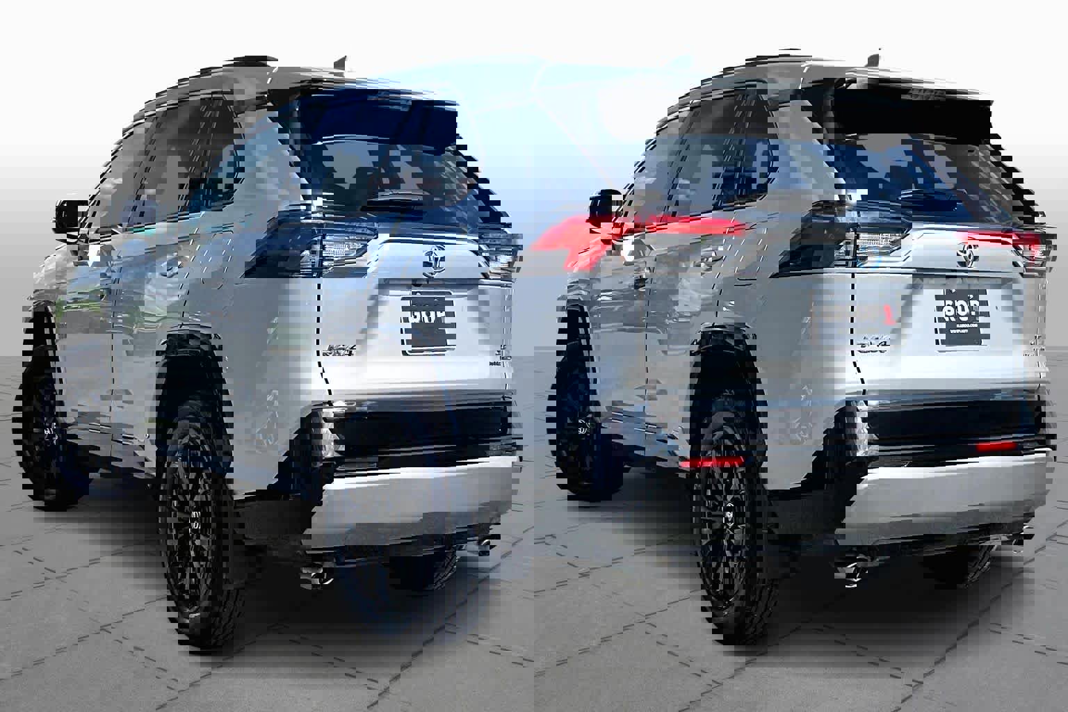 Used 2024 Toyota RAV4 SE w/ Convenience Package image 12