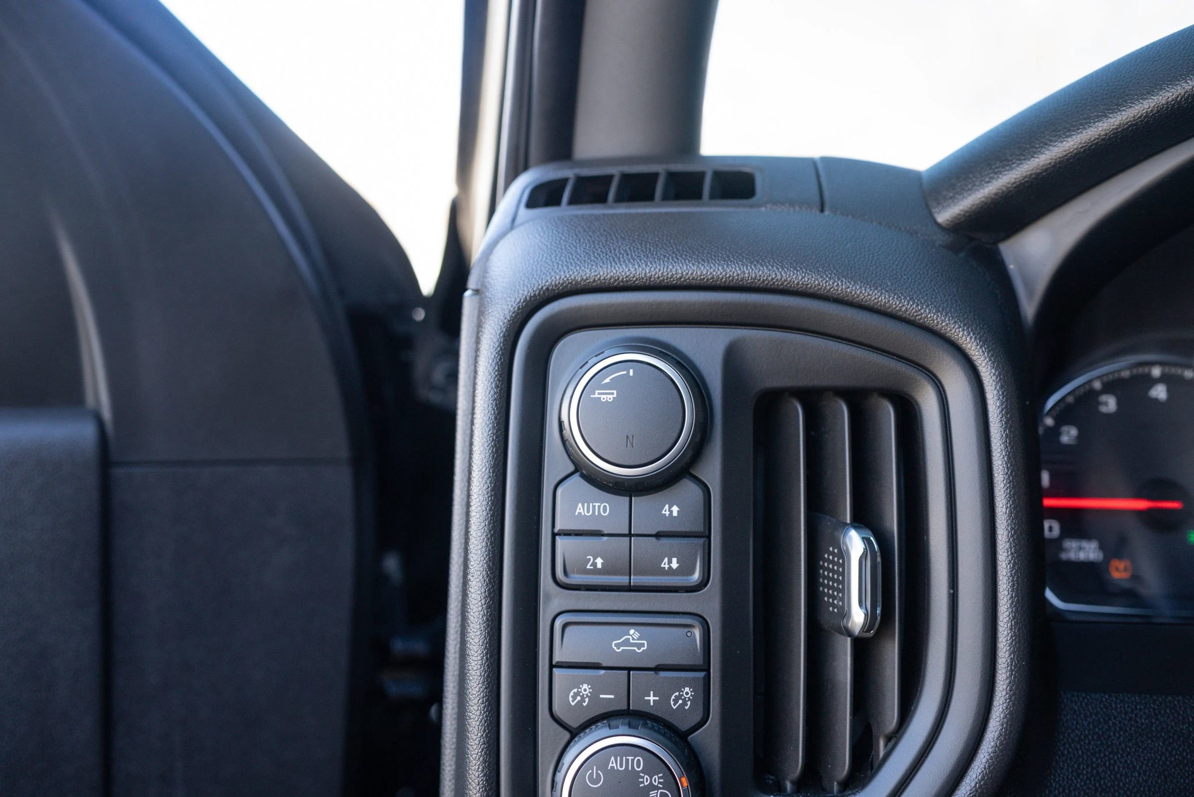 Used 2019 Chevrolet Silverado 1500 Custom Trail Boss image 14