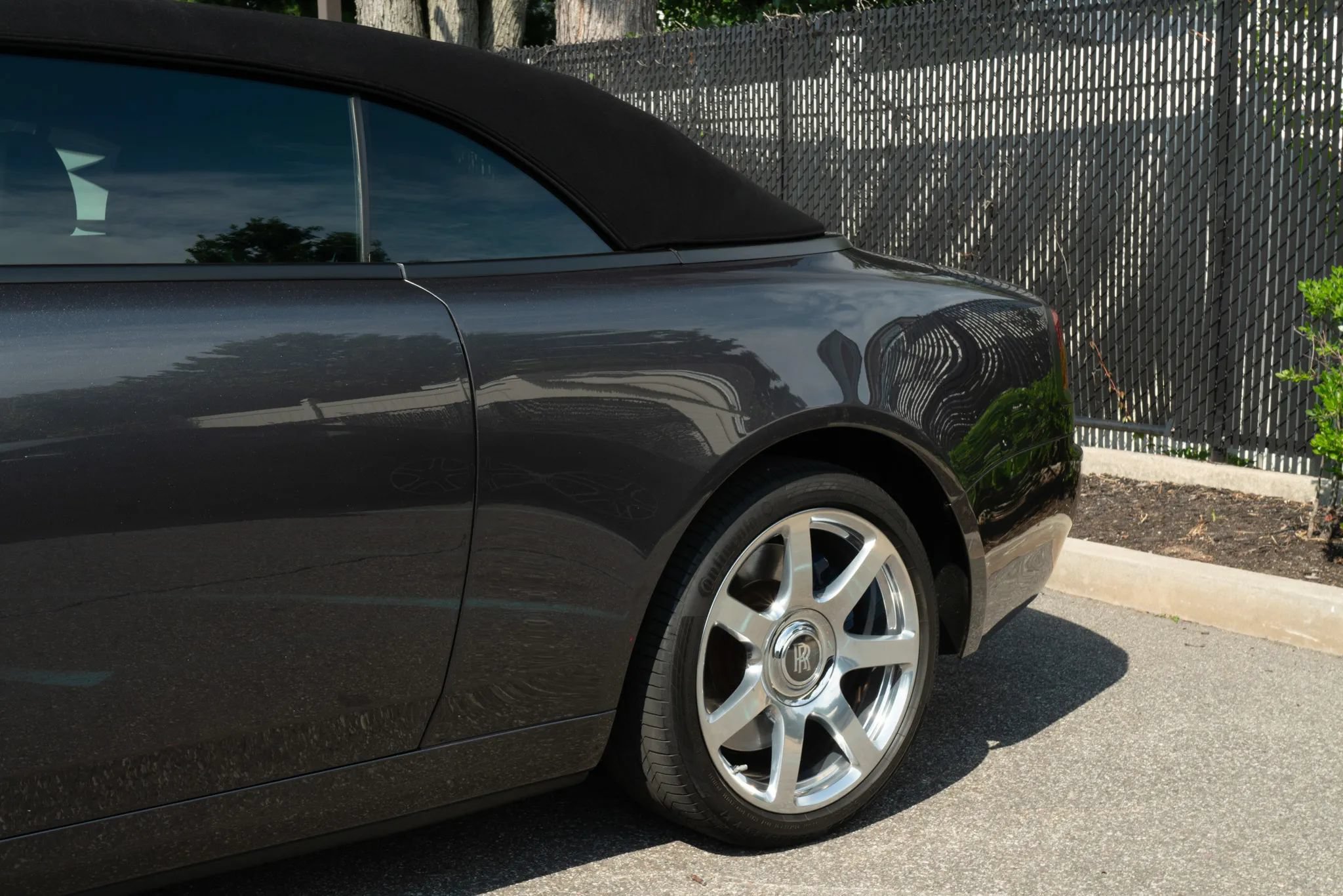 Used 2017 Rolls-Royce Dawn RWD image 51