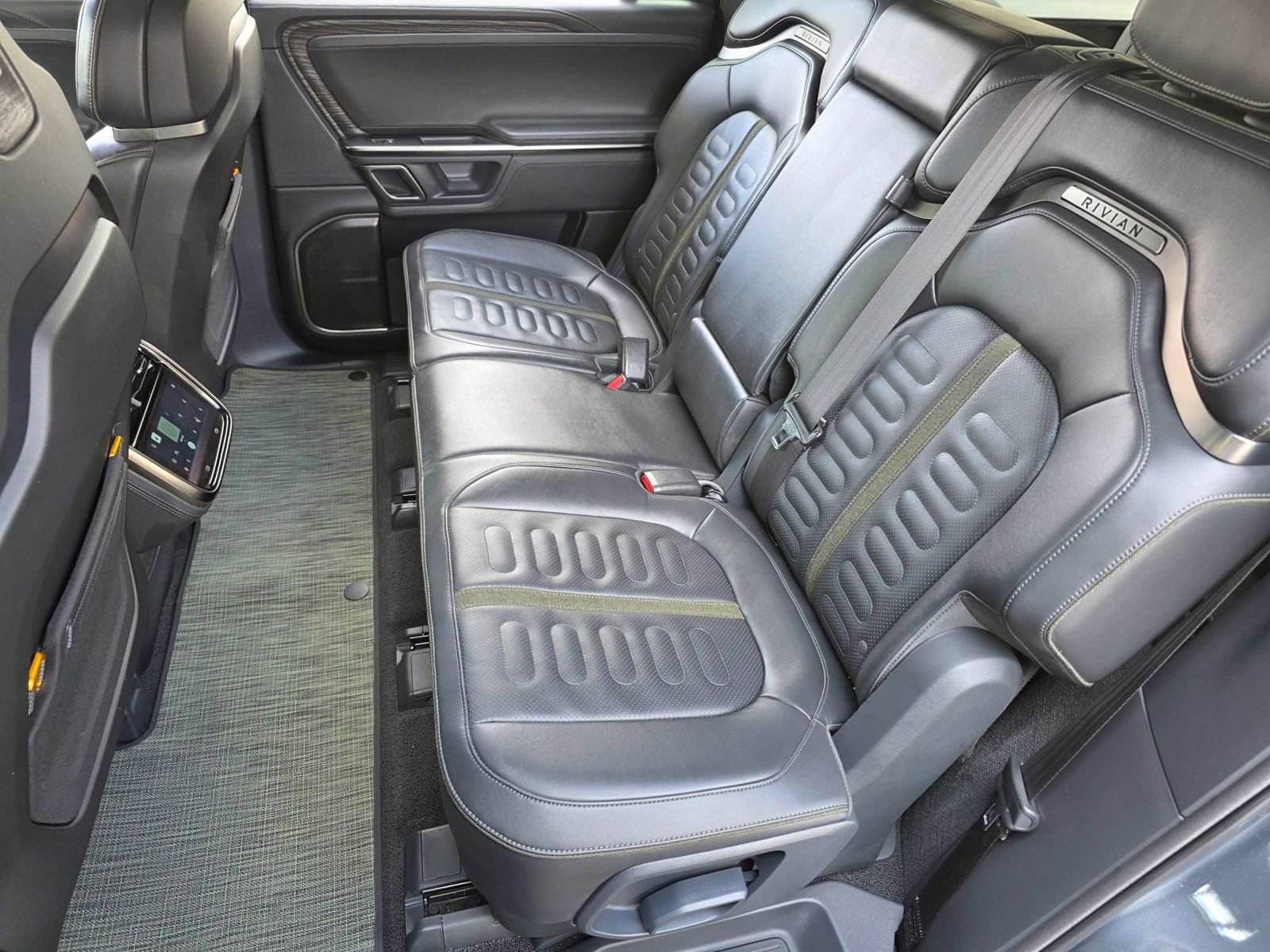 Used 2022 Rivian R1S Launch Edition image 39