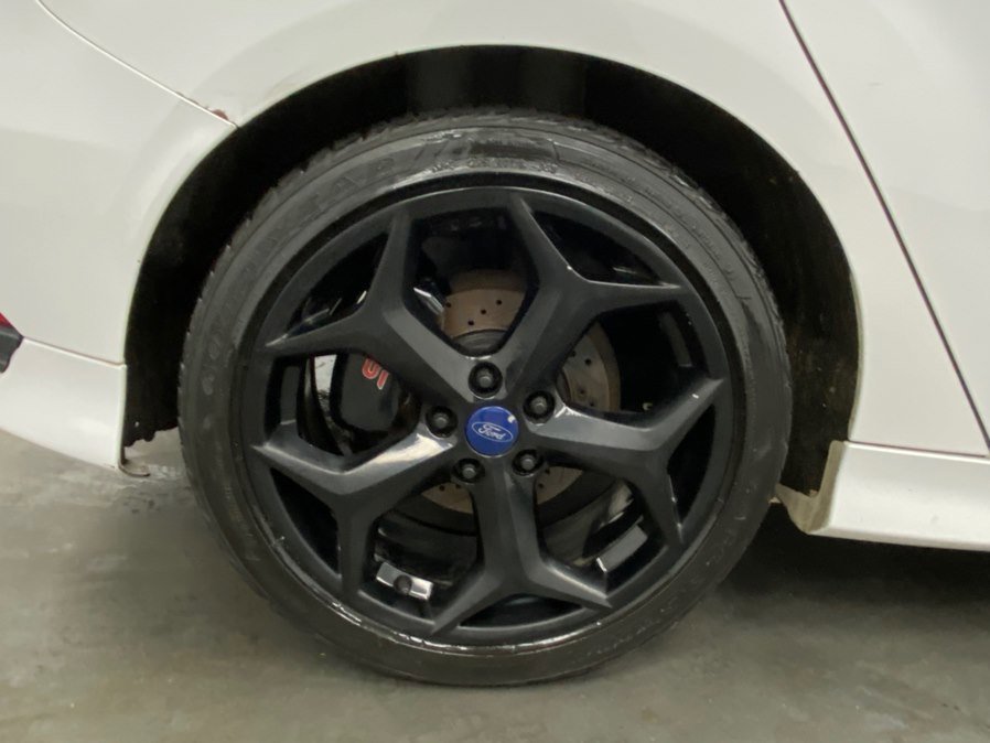 Used 2016 Ford Focus ST FWD image 16