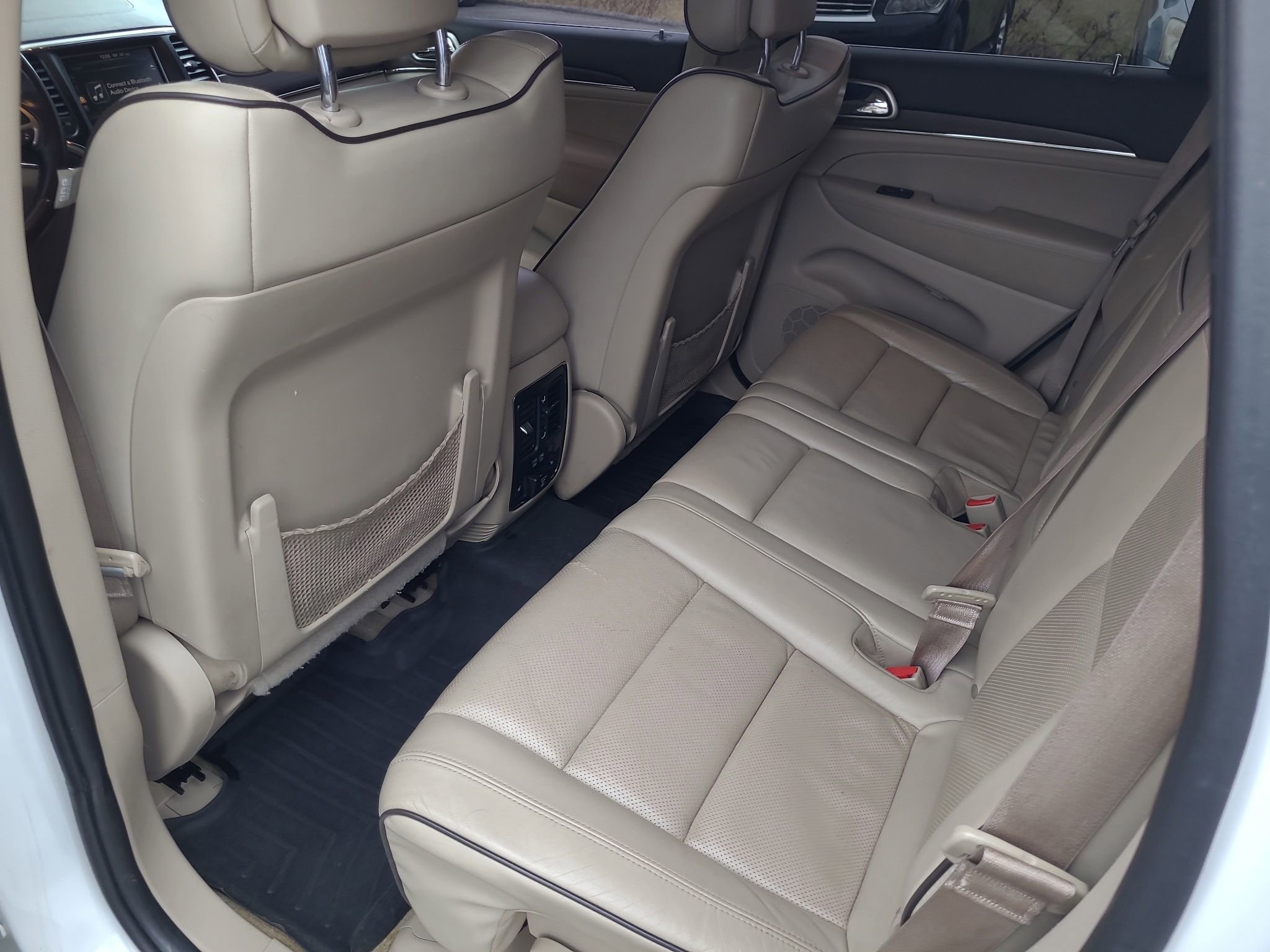 Used 2015 Jeep Grand Cherokee Overland w/ Advanced Technology Group image 24