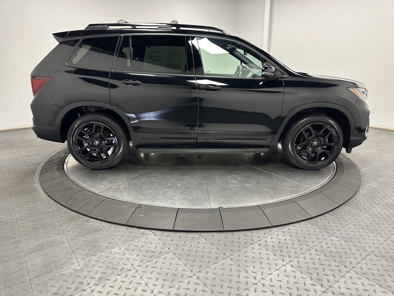 Certified 2025 Honda Passport Black Edition image 15
