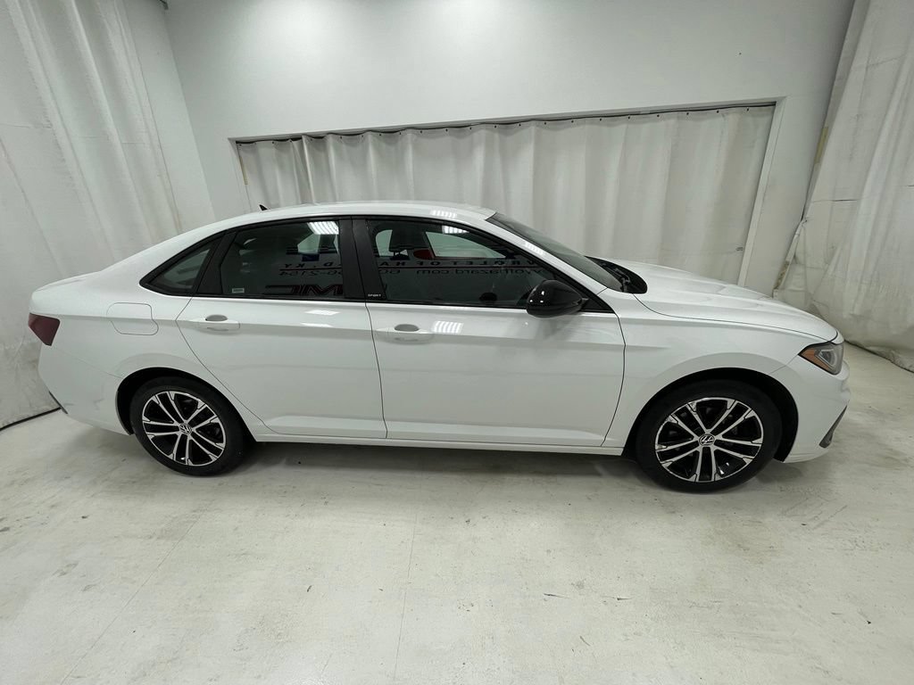 Used 2025 Volkswagen Jetta Sport FWD image 5