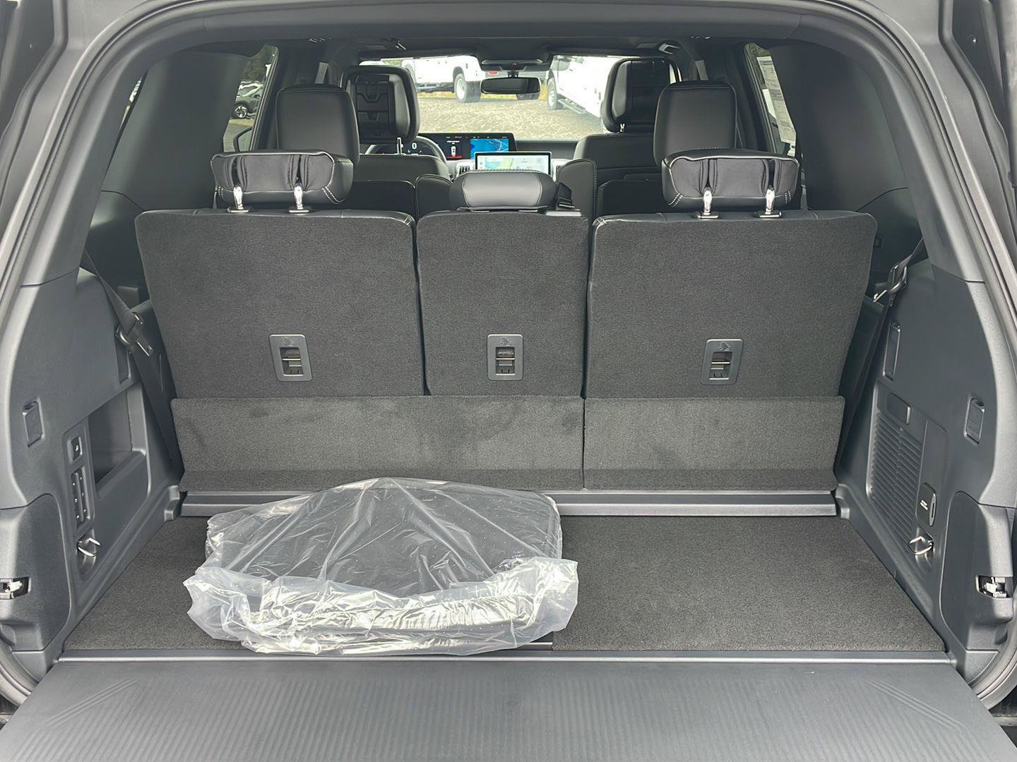 New 2027 Ford Expedition Platinum w/ Stealth Performance Package AWD/4WD image 30