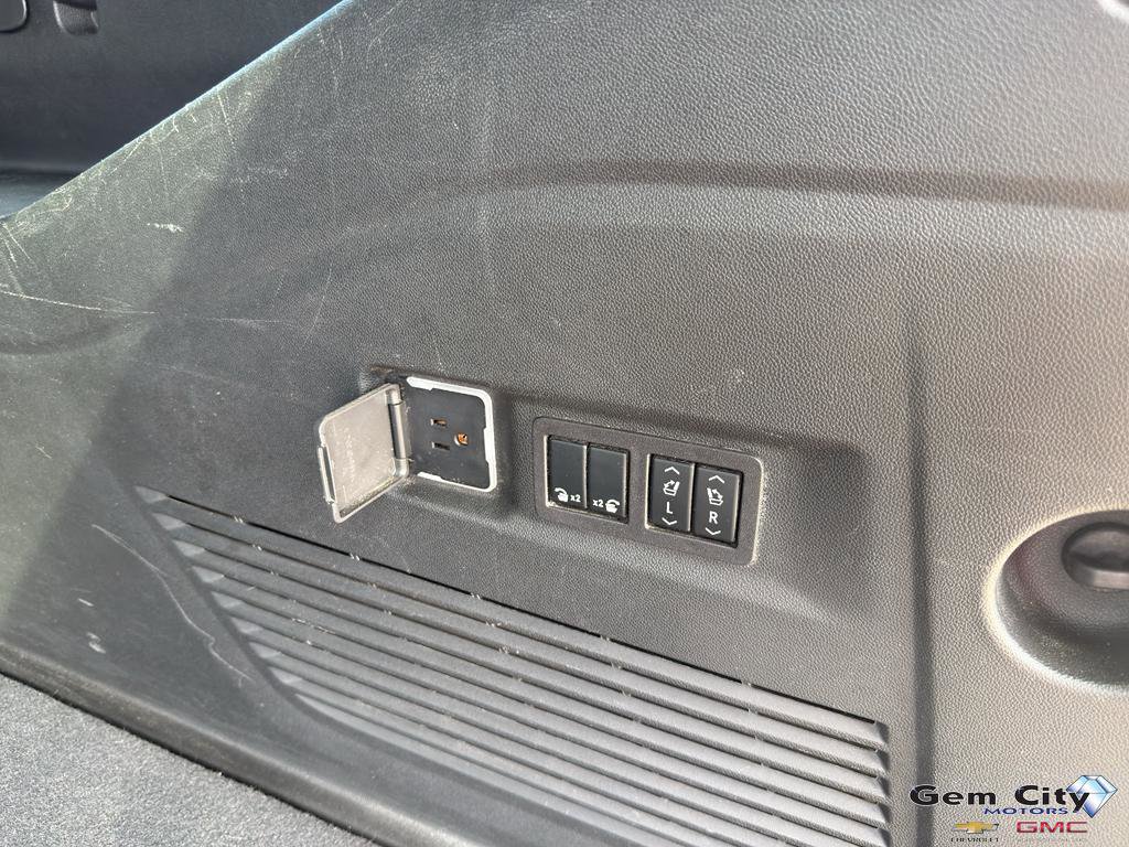 Used 2023 GMC Yukon XL Denali AWD/4WD image 9