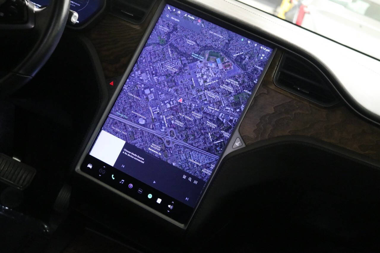 Used 2020 Tesla Model X image 36
