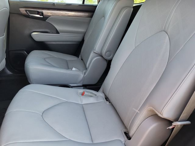 Used 2025 Toyota Highlander Platinum AWD/4WD image 20