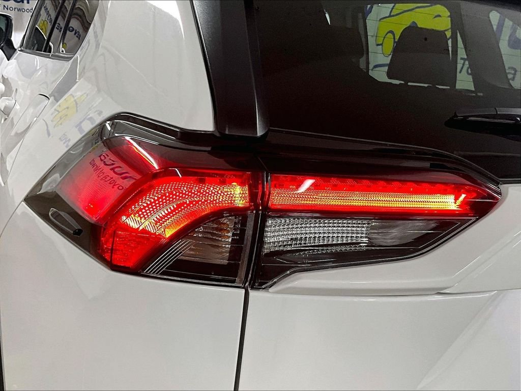 Certified 2025 Toyota RAV4 XLE AWD/4WD image 32
