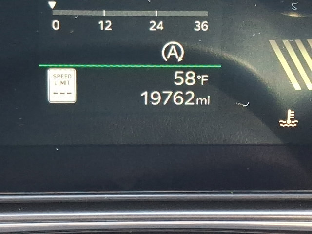 Used 2025 Kia Sorento S w/ Panoramic Sunroof Package FWD image 21