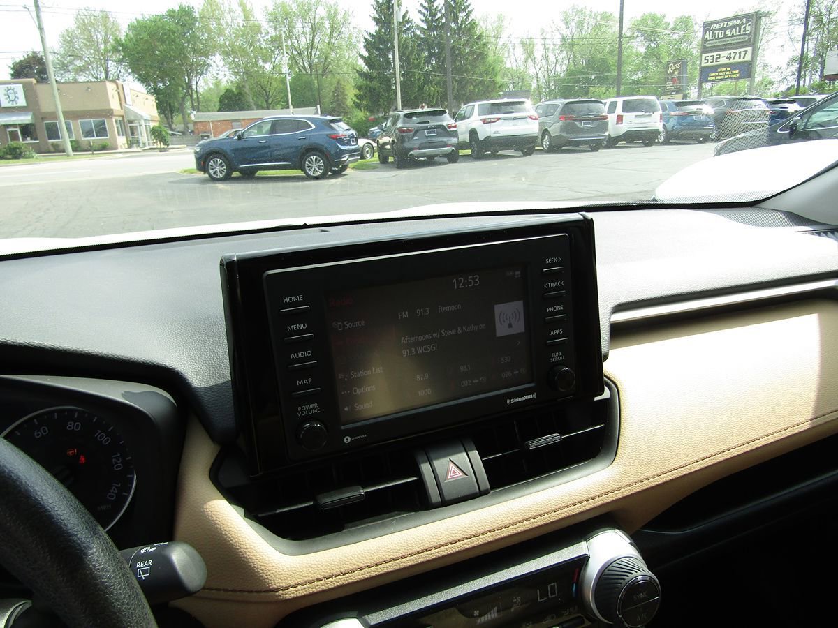 Used 2022 Toyota RAV4 LE image 15