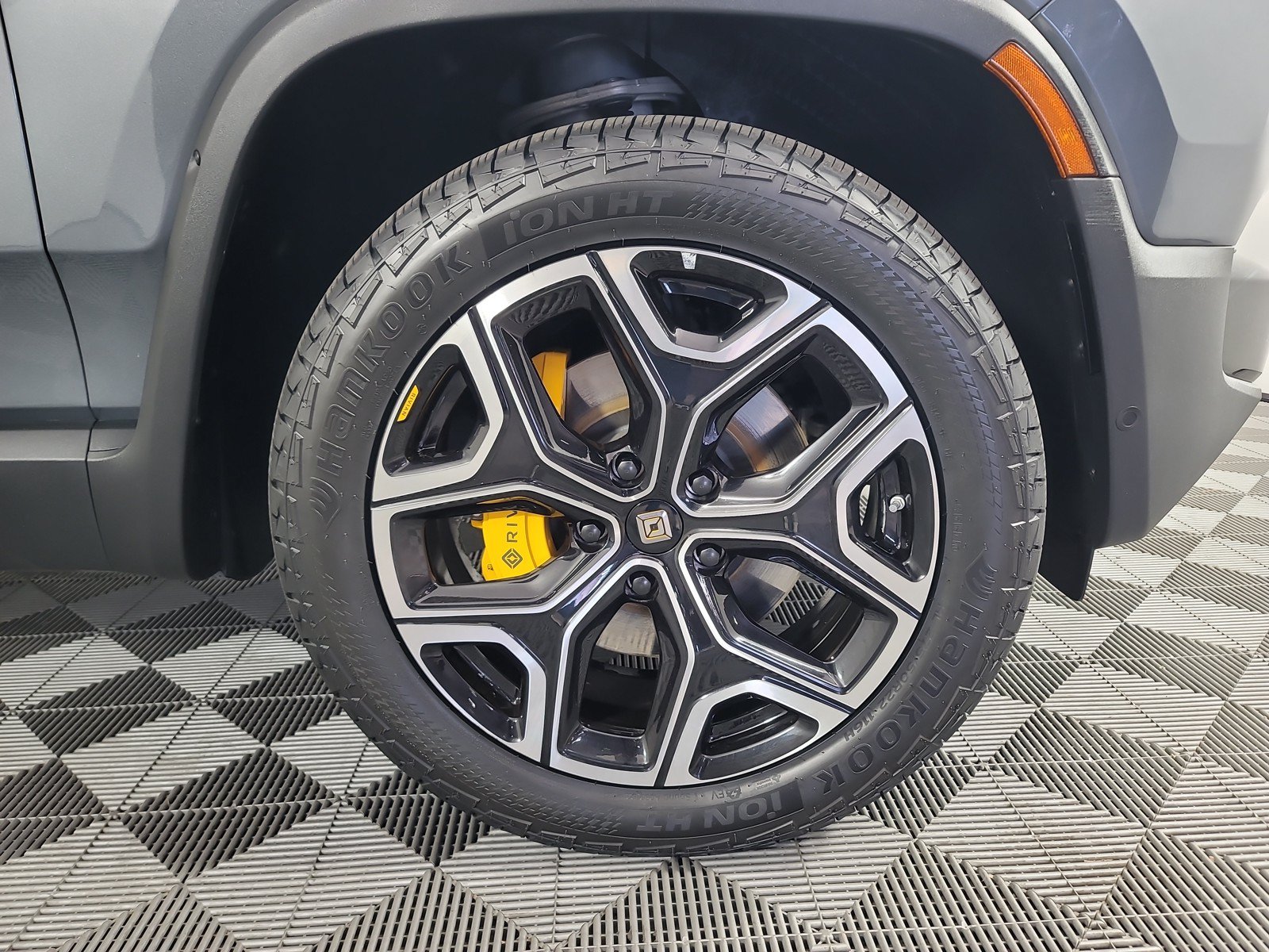 Used 2022 Rivian R1S Launch Edition AWD/4WD image 11