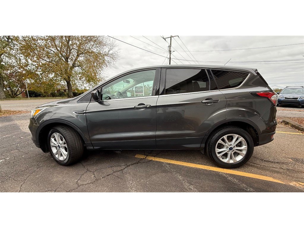 Used 2017 Ford Escape SE image 4