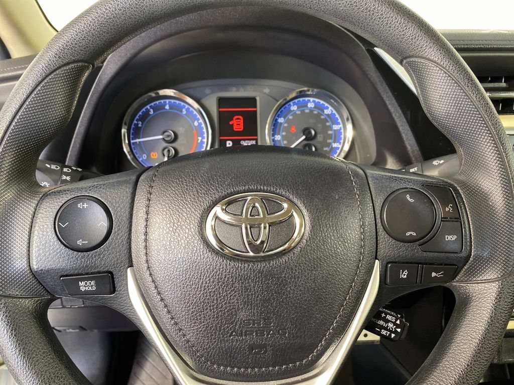Used 2018 Toyota Corolla LE FWD image 14