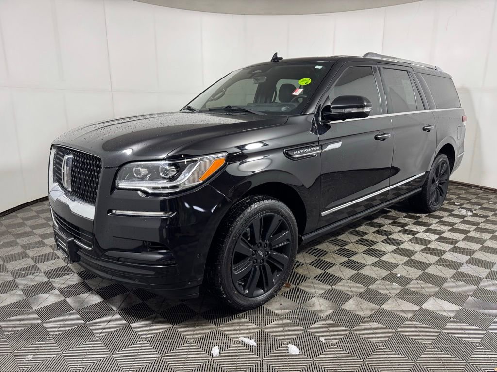 Certified 2023 Lincoln Navigator L Reserve w/ Equipment Group 201A AWD/4WD image 1