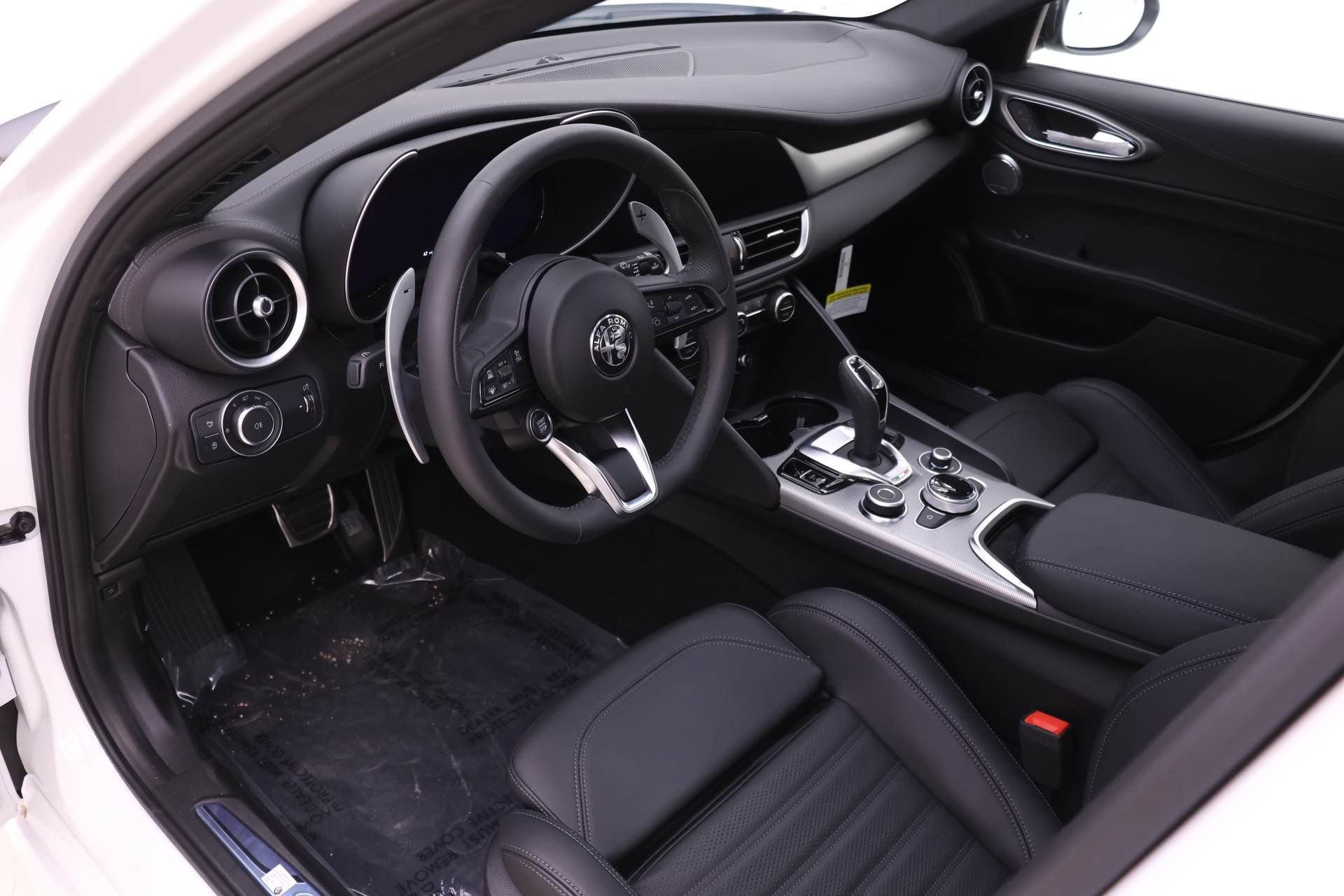New 2025 Alfa Romeo Giulia AWD image 6