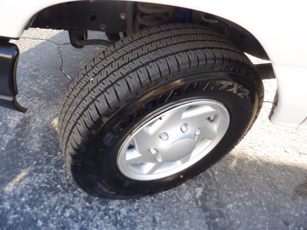 Used 2014 Ford E-250 and Econoline 250 w/ Commercial Cargo Van Package image 16