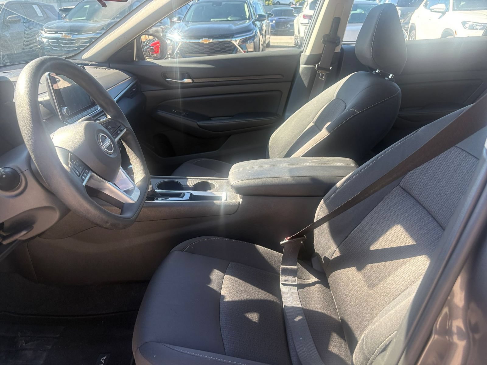Used 2025 Nissan Altima 2.5 SV FWD image 21