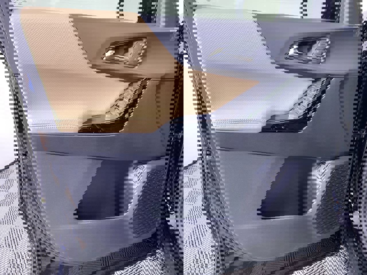 New 2025 Chevrolet Equinox ACTIV w/ Safety and Technology Package image 12