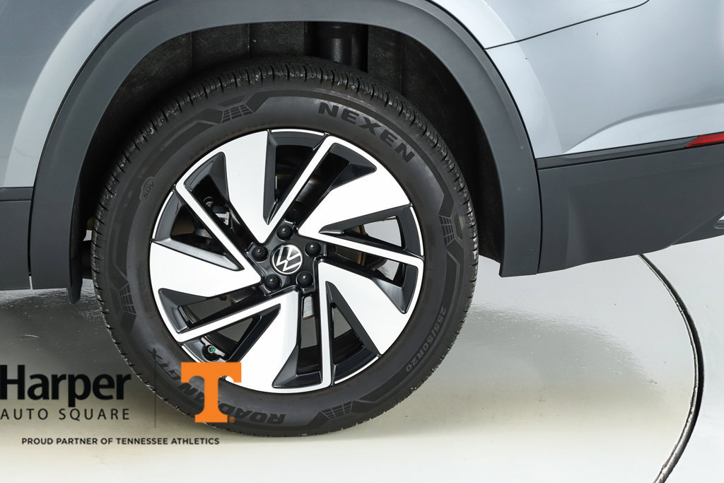 Used 2025 Volkswagen Atlas SE w/ Panoramic Sunroof Package FWD image 46