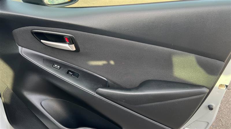 Used 2019 Toyota Yaris LE FWD image 39