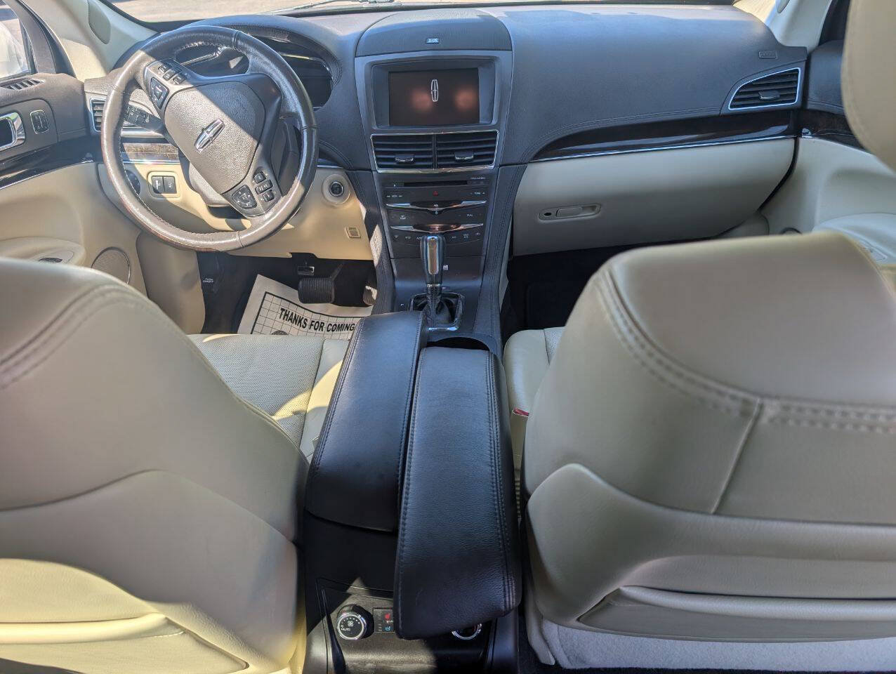 Used 2013 Lincoln MKT AWD image 5