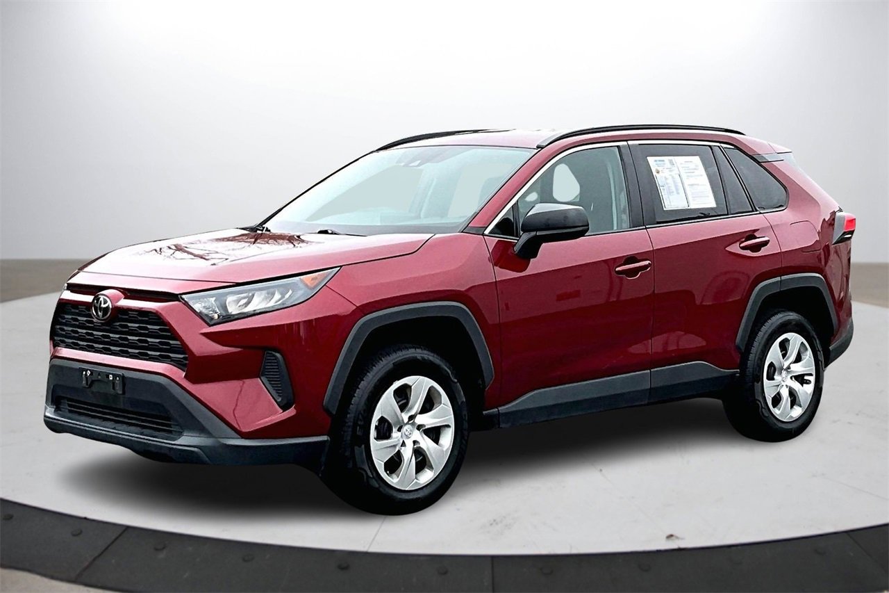 Used 2021 Toyota RAV4 LE image 4