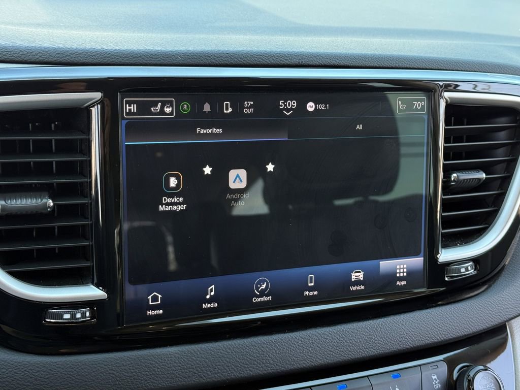 Used 2024 Chrysler Pacifica Touring-L image 22