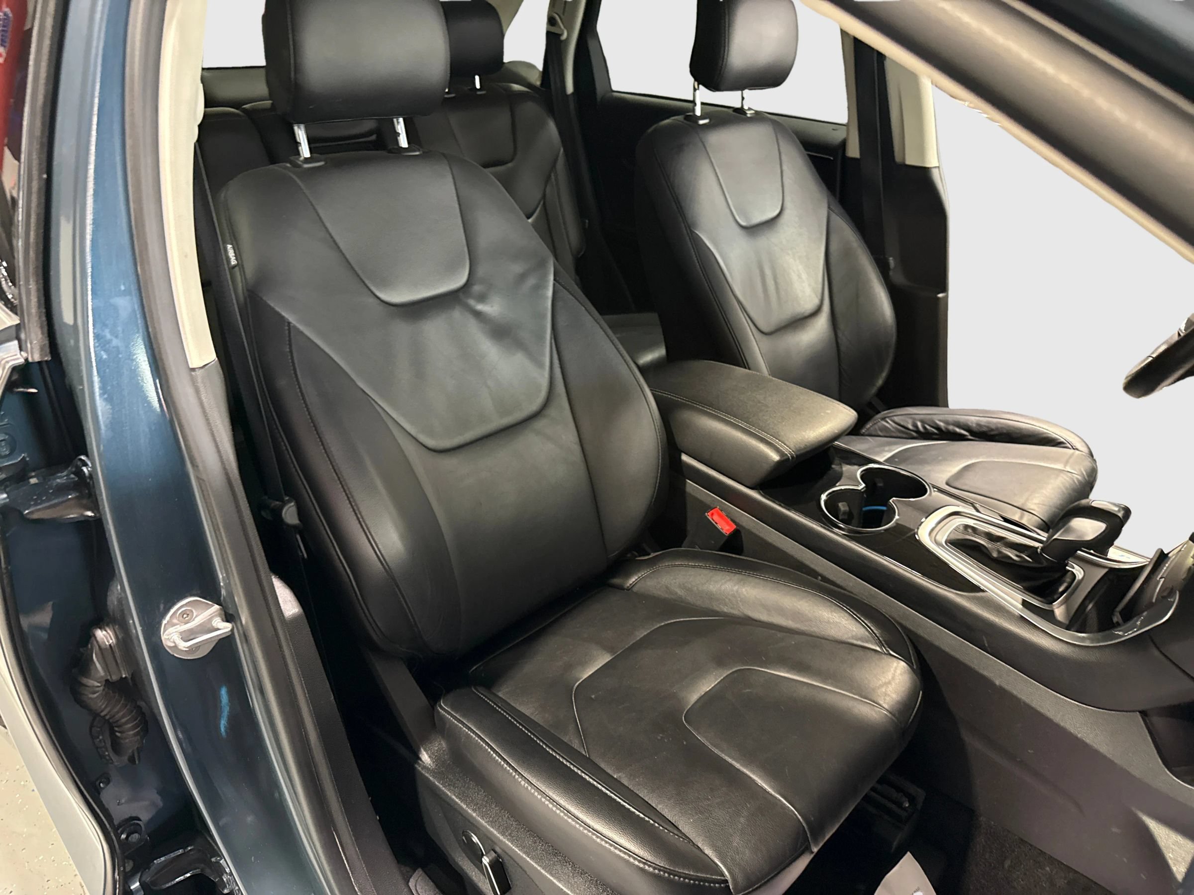 Used 2016 Ford Edge Titanium w/ Technology Package AWD/4WD image 13