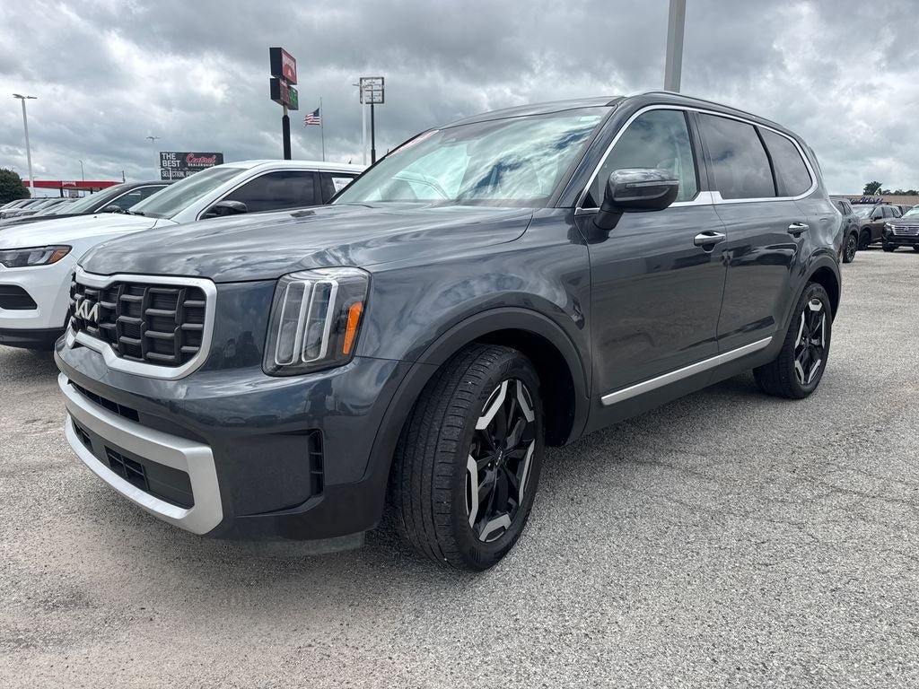 Used 2024 Kia Telluride S w/ S Sunroof Package