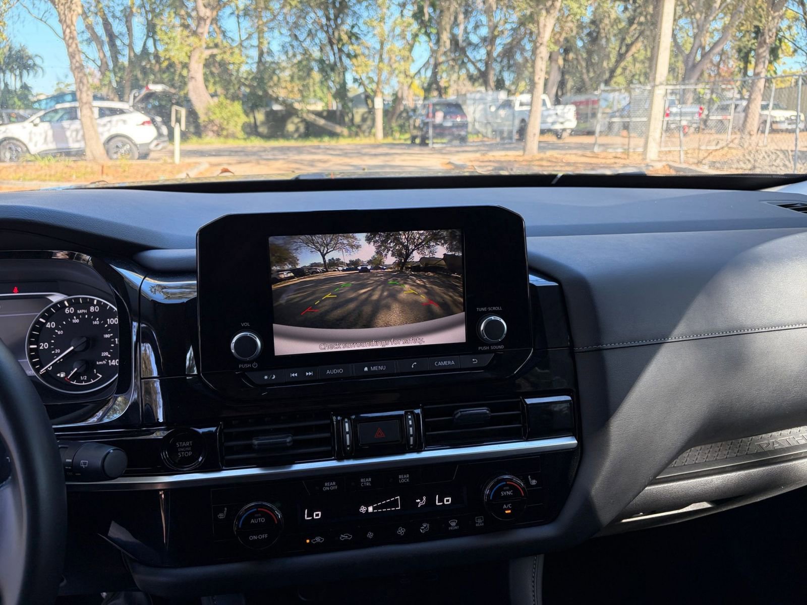 Used 2025 Nissan Pathfinder SV image 18