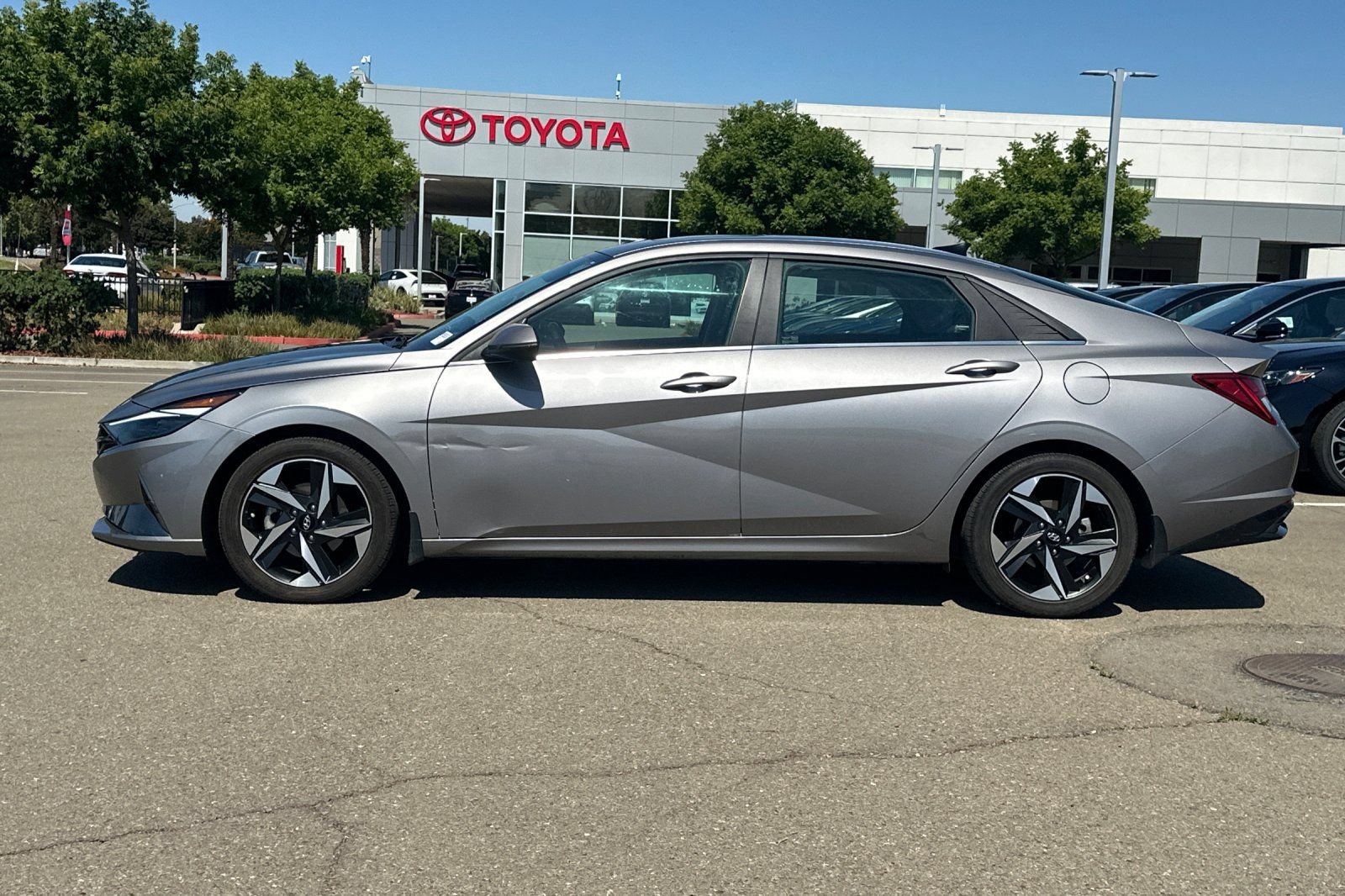 Used 2023 Hyundai Elantra Limited FWD image 7