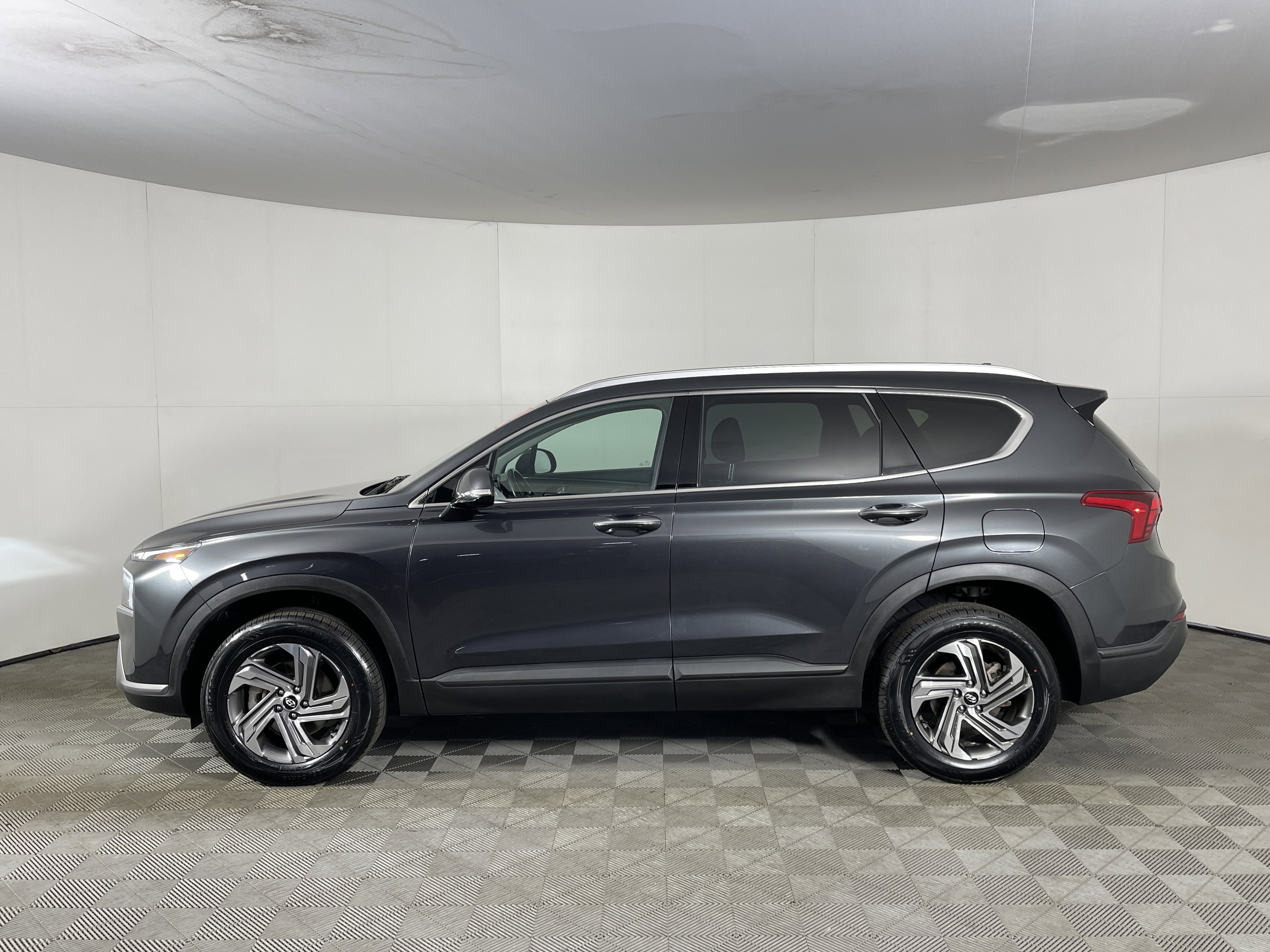 Used 2023 Hyundai Santa Fe SEL image 3