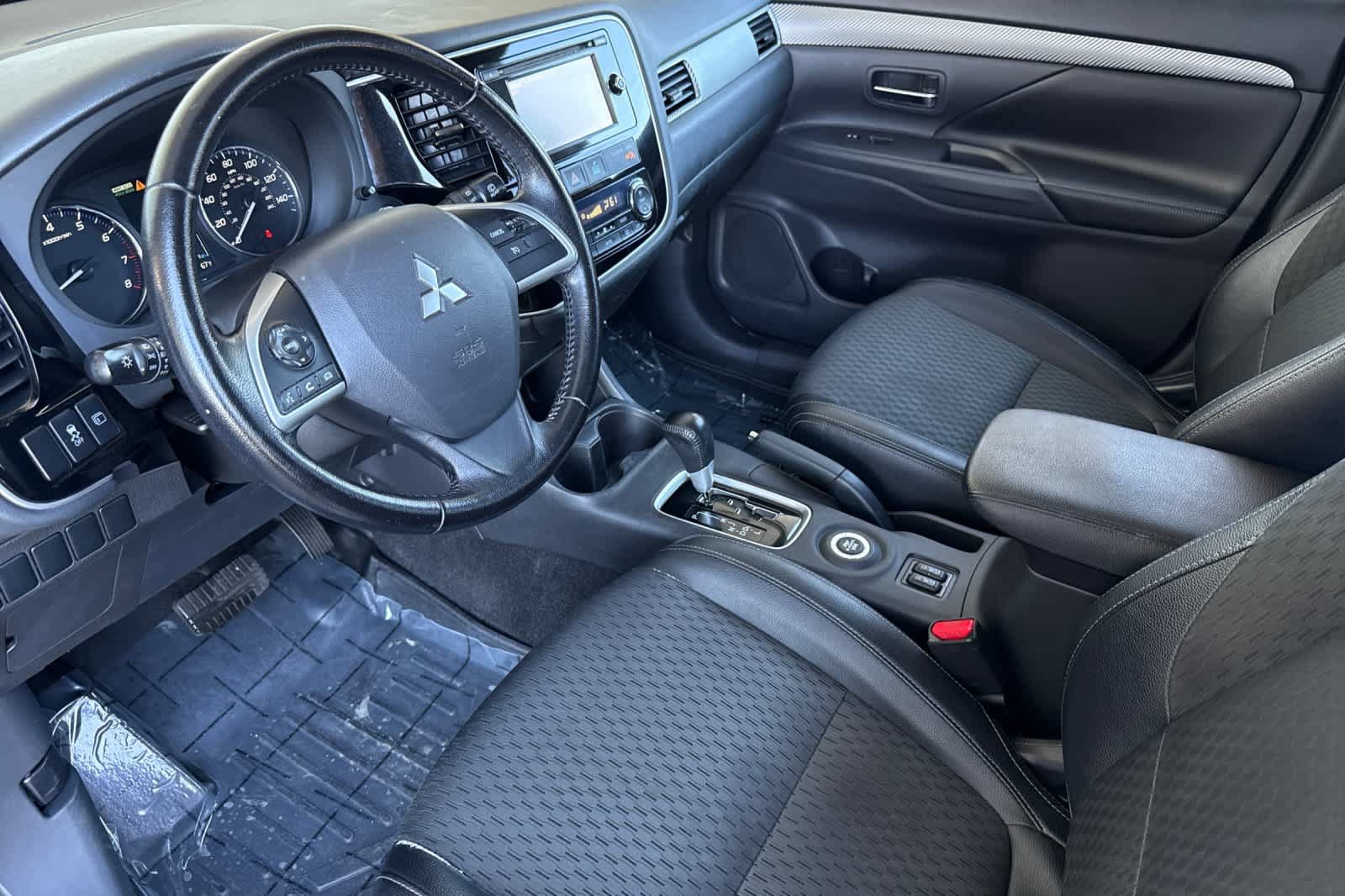 Used 2015 Mitsubishi Outlander SE AWD/4WD image 11