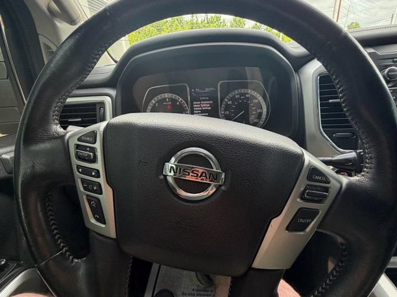Used 2018 Nissan Titan PRO-4X w/ Pro-4x Convenience Package AWD/4WD image 12