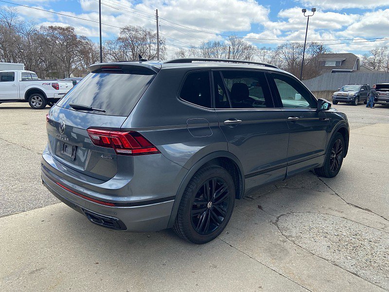 Used 2022 Volkswagen Tiguan SE R-Line image 4