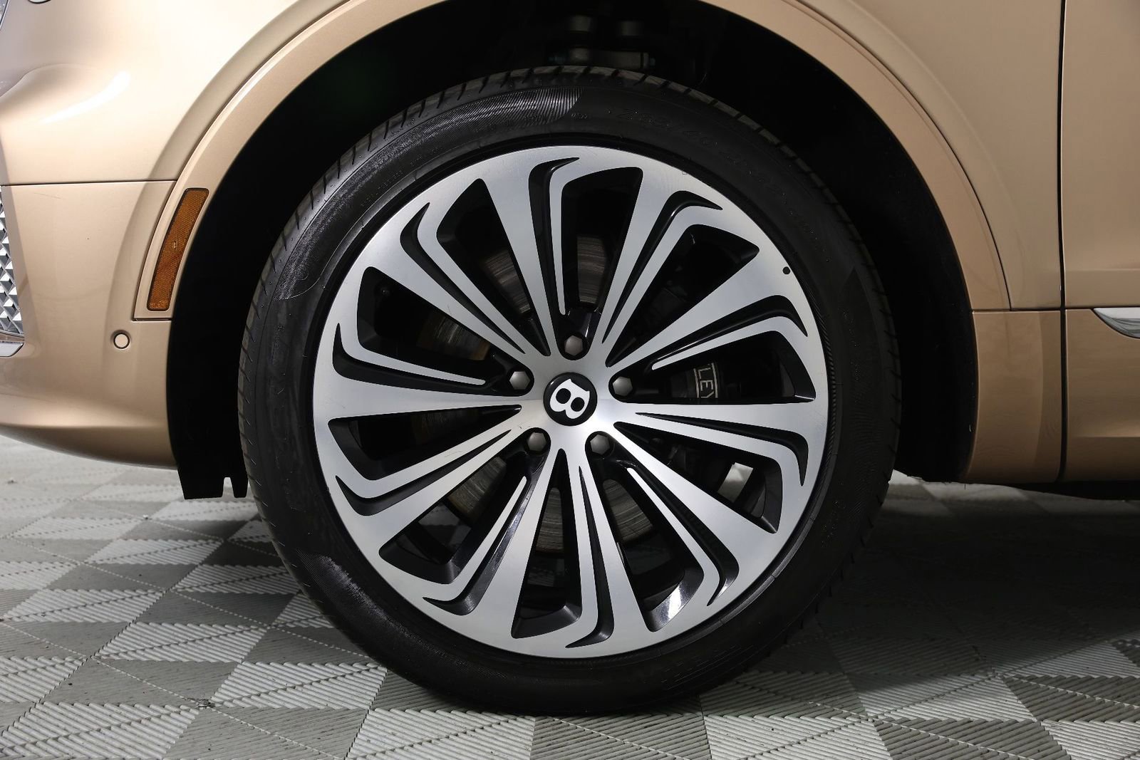 Used 2021 Bentley Bentayga image 6
