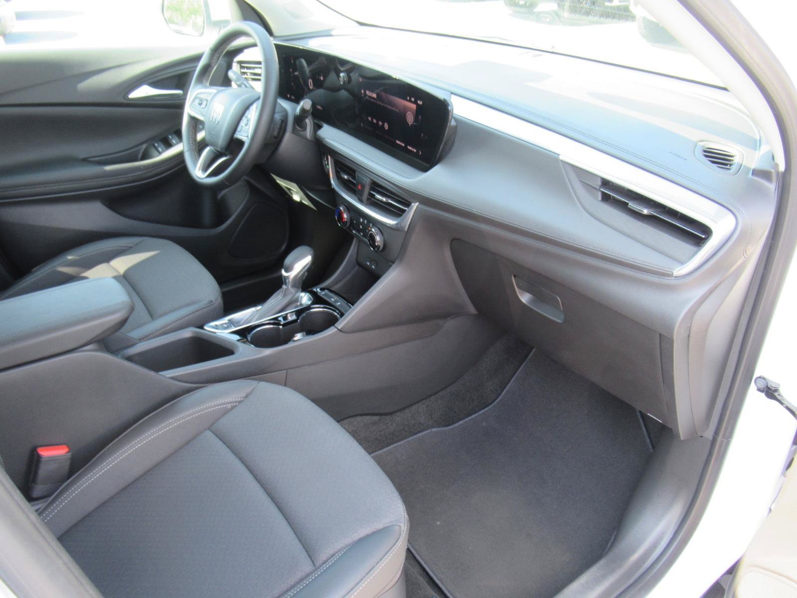 Used 2024 Buick Encore GX Preferred FWD image 12