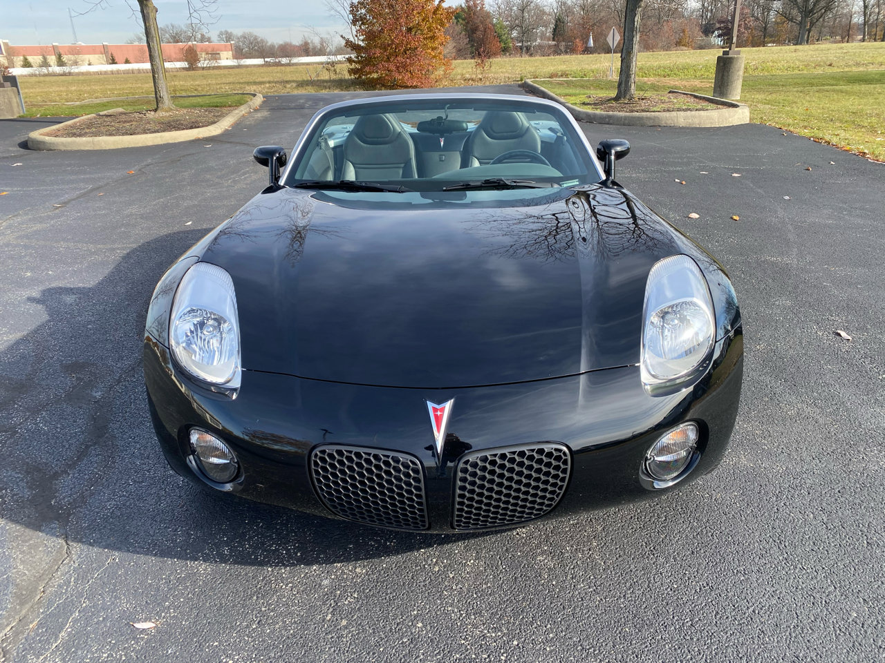 Used 2007 Pontiac Solstice Convertible w/ Premium Package image 3